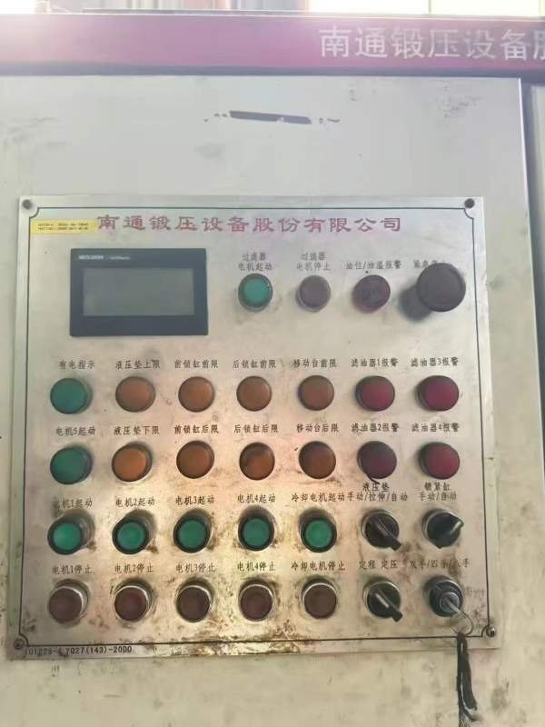 刚刚买下南通总厂产2000吨四柱液压机。有效台面2.8X4..