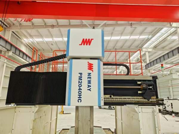 买下俩台苏州一线品牌纽威4米龙门，全部方滑枕俩线一.