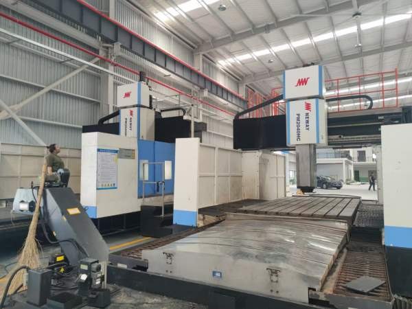 买下俩台苏州一线品牌纽威4米龙门，全部方滑枕俩线一.
