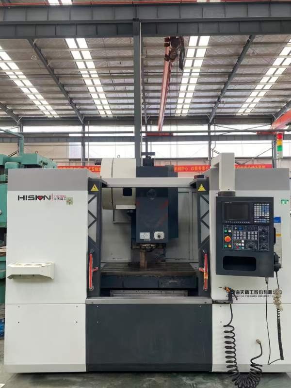 同款款两台海天VMC1000L加工中心，台湾罗翌BT40主轴，.