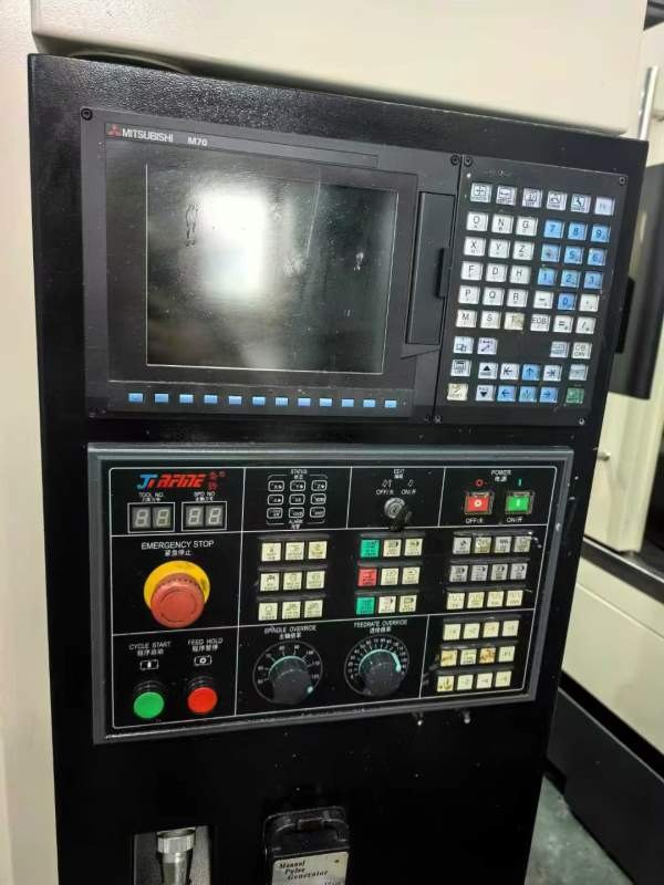 乔峰重型VH-85加工中心，三菱M70A模具包系统BT40短鼻.