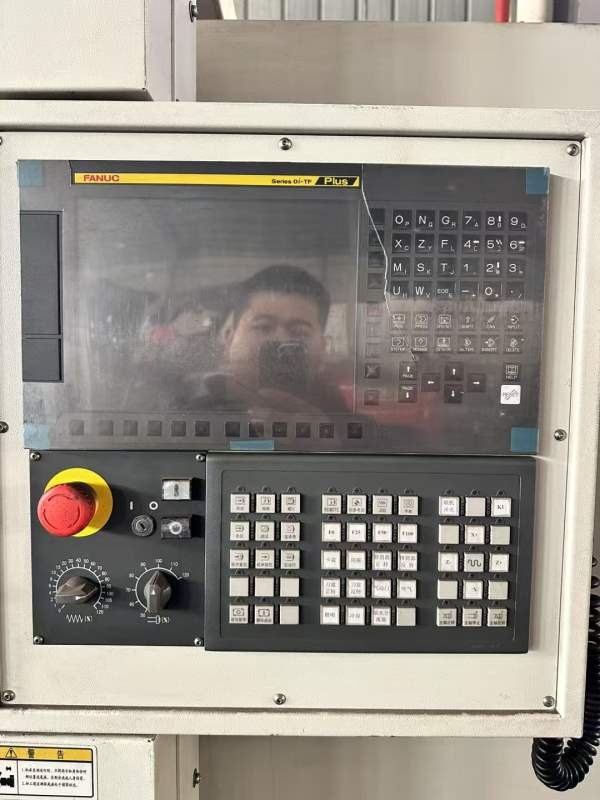 同款三台加工长度1500数控车。