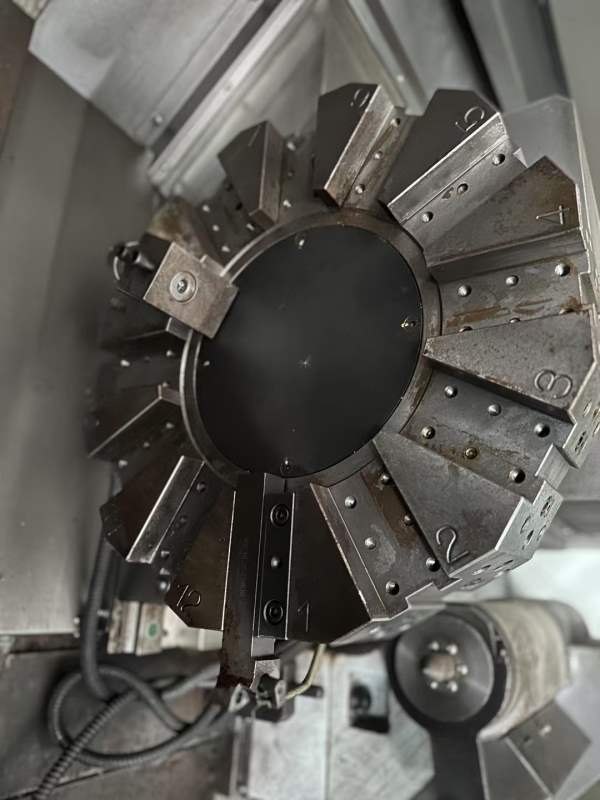 同款三台加工长度1500数控车。