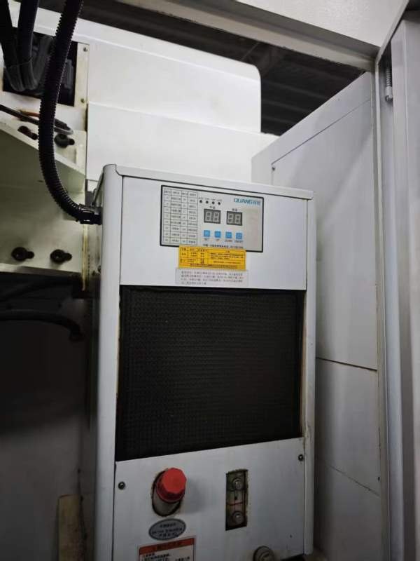 同款两台巨高VL850B立式加工中心三轴线轨.三菱M80系统.