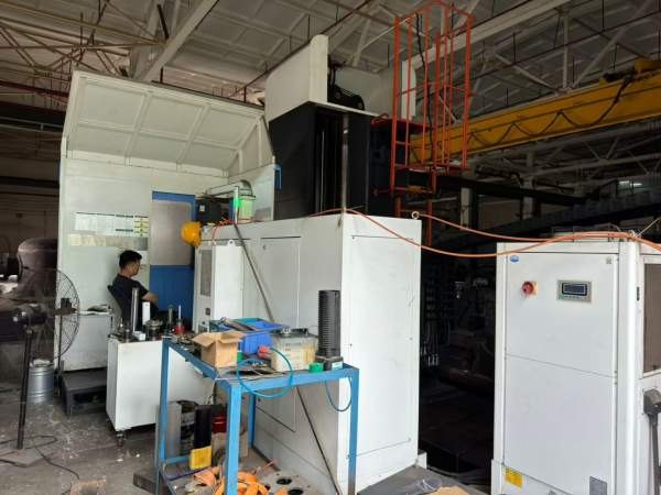 拿下纽威130数控刨台镗床，5轴4联动，工作台2米2米，.