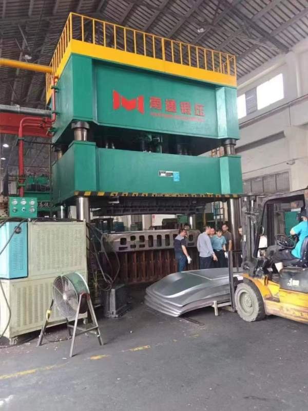 精品南通锻压2000吨大台面大开口在位试机出售，仓库提.
