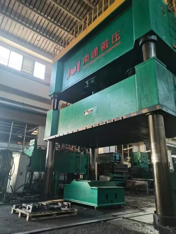 精品南通锻压2000吨大台面大开口在位试机出售，仓库提.