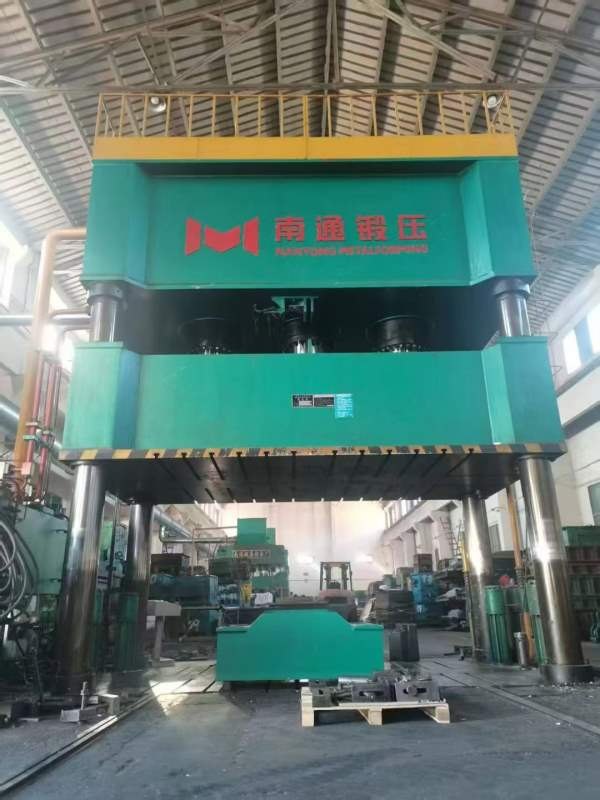 精品南通锻压2000吨大台面大开口在位试机出售，仓库提.