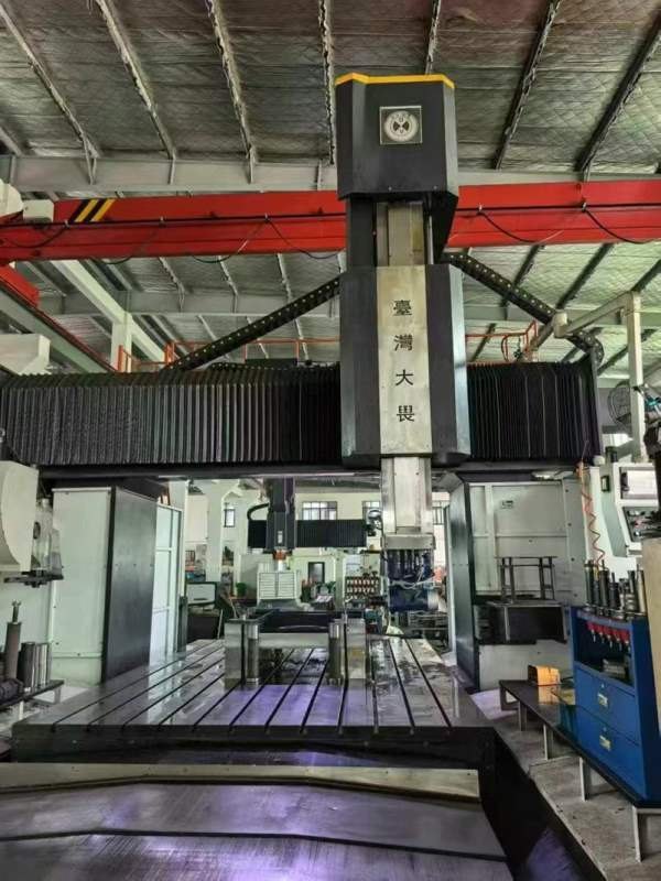 新定大隈4032龙门加工中心行程4255-3200-1200工作台42.