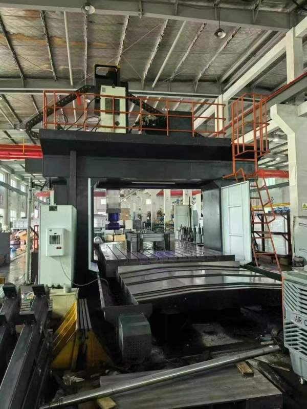 新定大隈4032龙门加工中心行程4255-3200-1200工作台42.