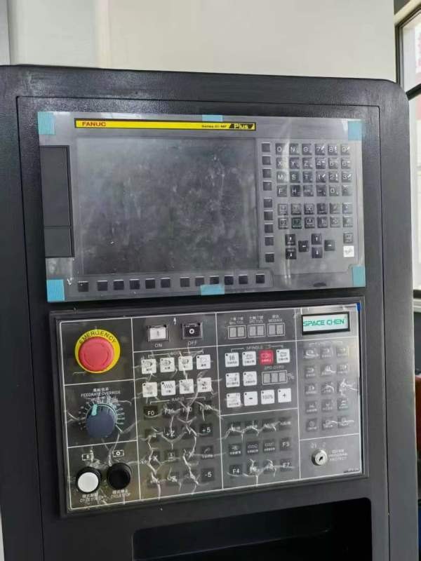 重庆4台2550加工中心，BT40龙门架结构，配台湾320四轴.