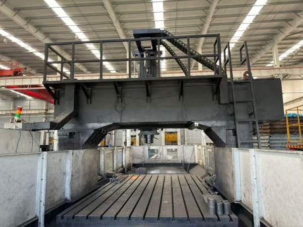 新买欲丰4030龙门一台，工作台2.5米4米，门宽3米，门.