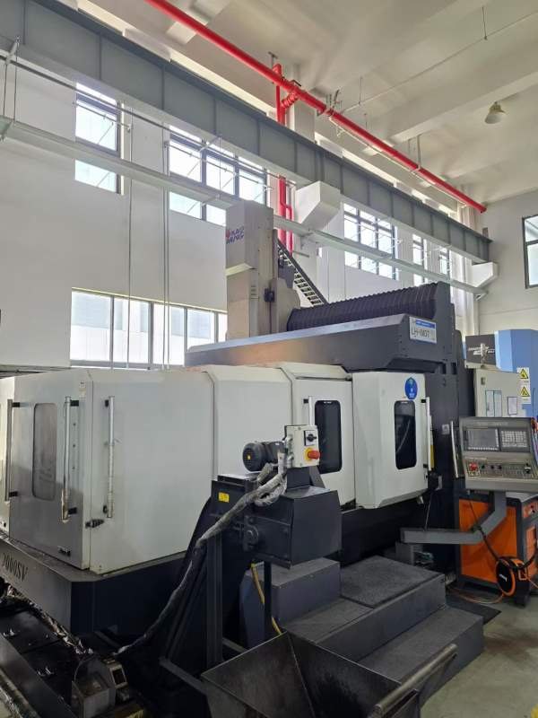 2019年出厂台湾原装高明KMC-2000SV龙门加工中心，工作.