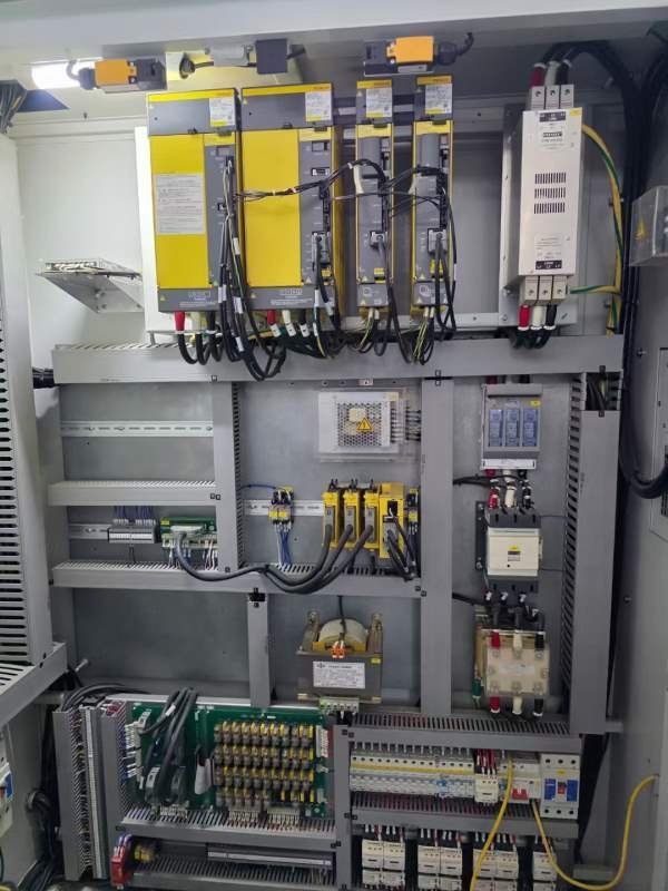 2019年出厂台湾原装高明KMC-2000SV龙门加工中心，工作.