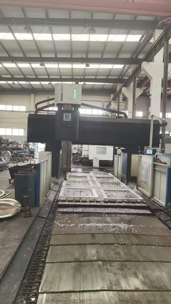 上海工厂刚刚买下一台23年到厂国盛6030龙门加工中心 .