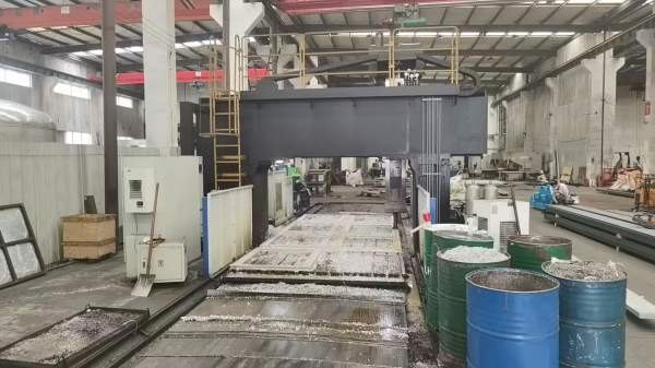 上海工厂刚刚买下一台23年到厂国盛6030龙门加工中心 .