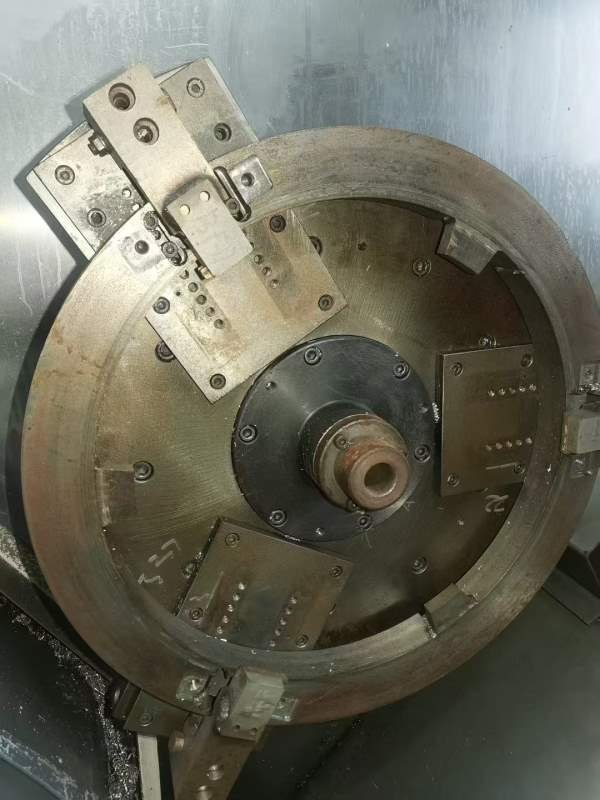 双鸟大斜轨轮毂车580W型号  发那科TF系统  原装油漆 .