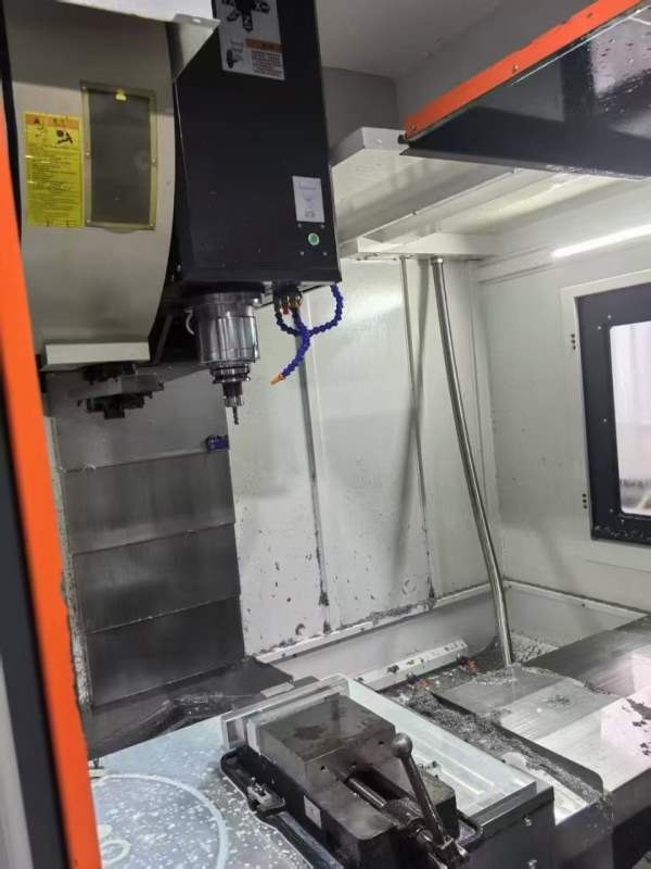 两台23年晋星1380加工中心 BT40/10000转，三菱m80系统.