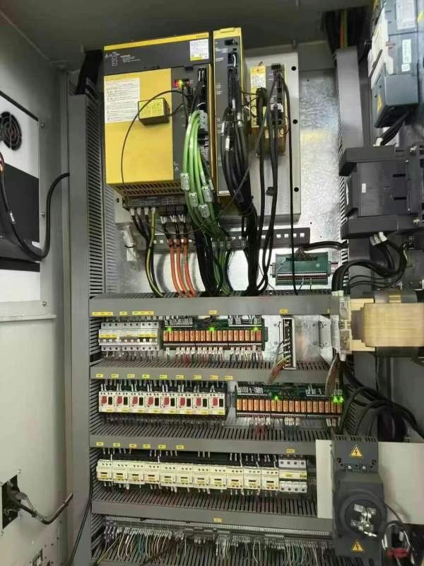 仓库到货国盛1680立式加工中心：工作台，三轴行程X-16.