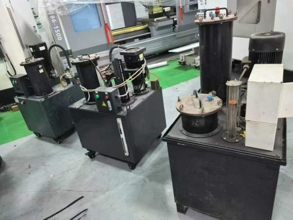 赛锐博R1160加工中心主轴：TB40主轴8000转速导轨：三.