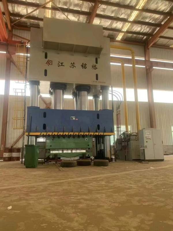 铭格4000吨液压机，台面3000年准新机