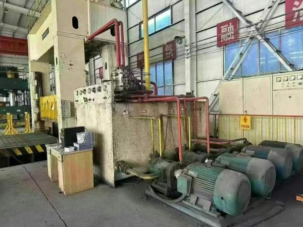 徐州1400T框架液压机，移动工作台2X4米，多点顶出，开.