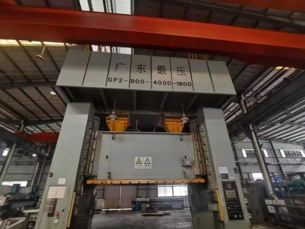 广东锻压800吨双点冲床，台面40001800，前移工作台，.