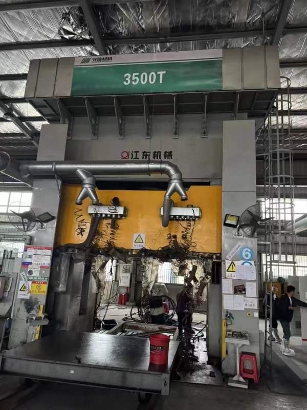 在位出售3500吨，2000吨，1000吨，框架液压机，压玻璃.