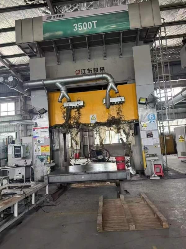 江东产玻璃钢框架3500吨，台面28003500，行程1600，开.