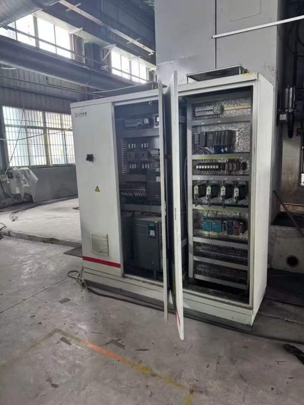 江东产玻璃钢框架3500吨，台面28003500，行程1600，开.