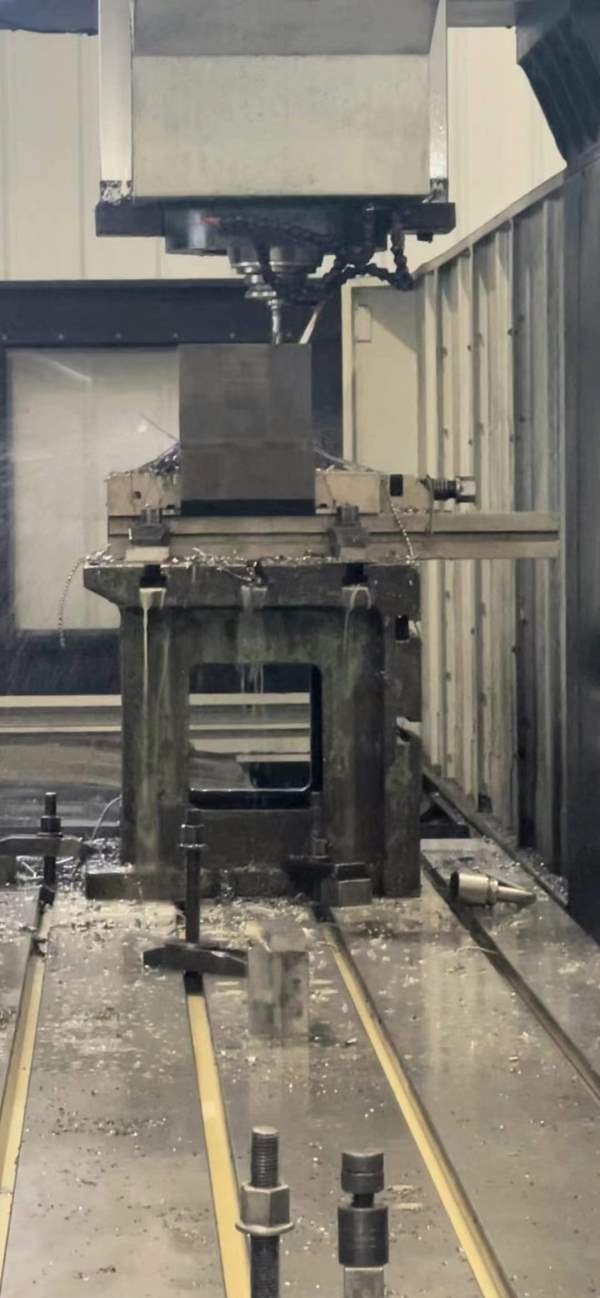 在位出售上海斌盛5027数控龙门、工作台5000/2300、行.