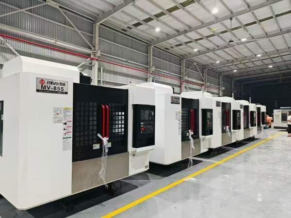 广东米威855加工中心2025年 还有4台三菱M80系统三轴滚.
