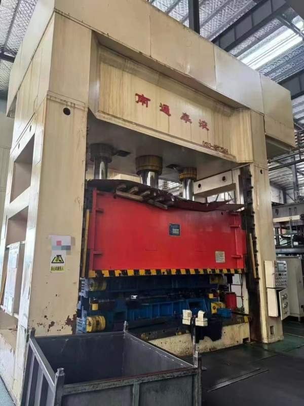 刚刚拿下精品框架液压机大线 华东1600吨台面4.6/2.6米.