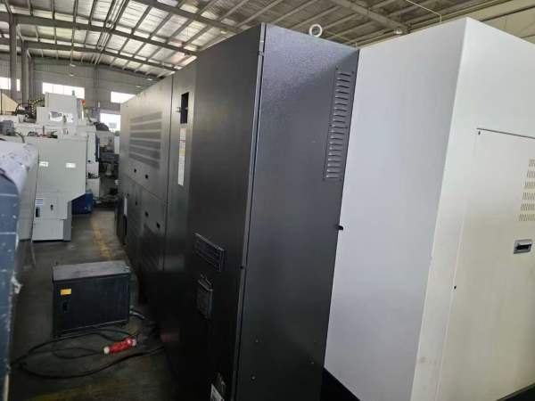 韩国原装威亚L300LC，12寸卡盘带齿轮箱，带液压中心架.