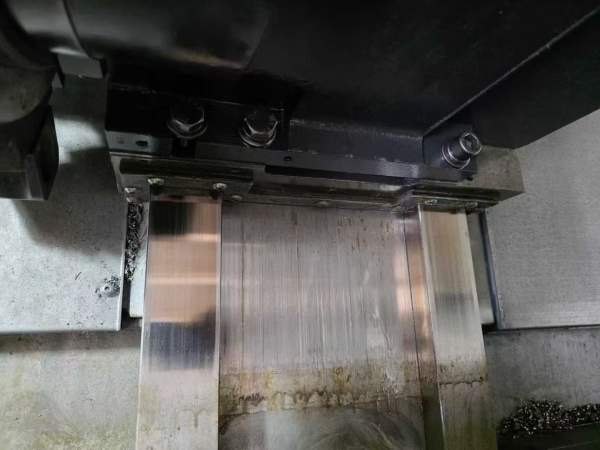 韩国原装威亚L300LC，12寸卡盘带齿轮箱，带液压中心架.