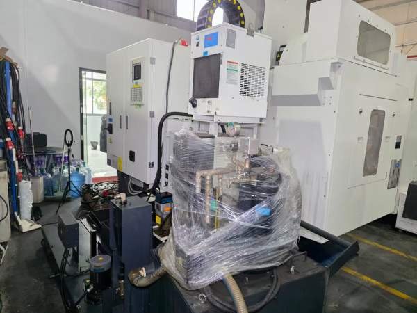 同款两台台湾东台精机1050ALlu立式加工中心，Y轴行程.