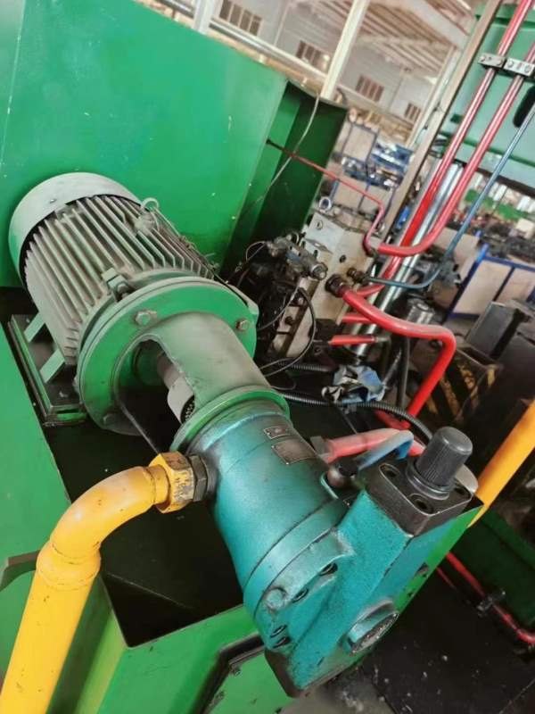 南通铭格315吨四柱液压机，工作台面1.72.1米机器状况.