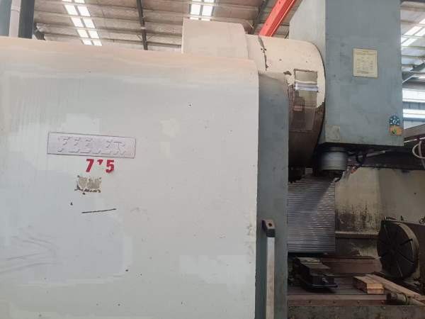 友佳VB_715A加工中心，带400四轴，BT50齿轮主轴，三轴.