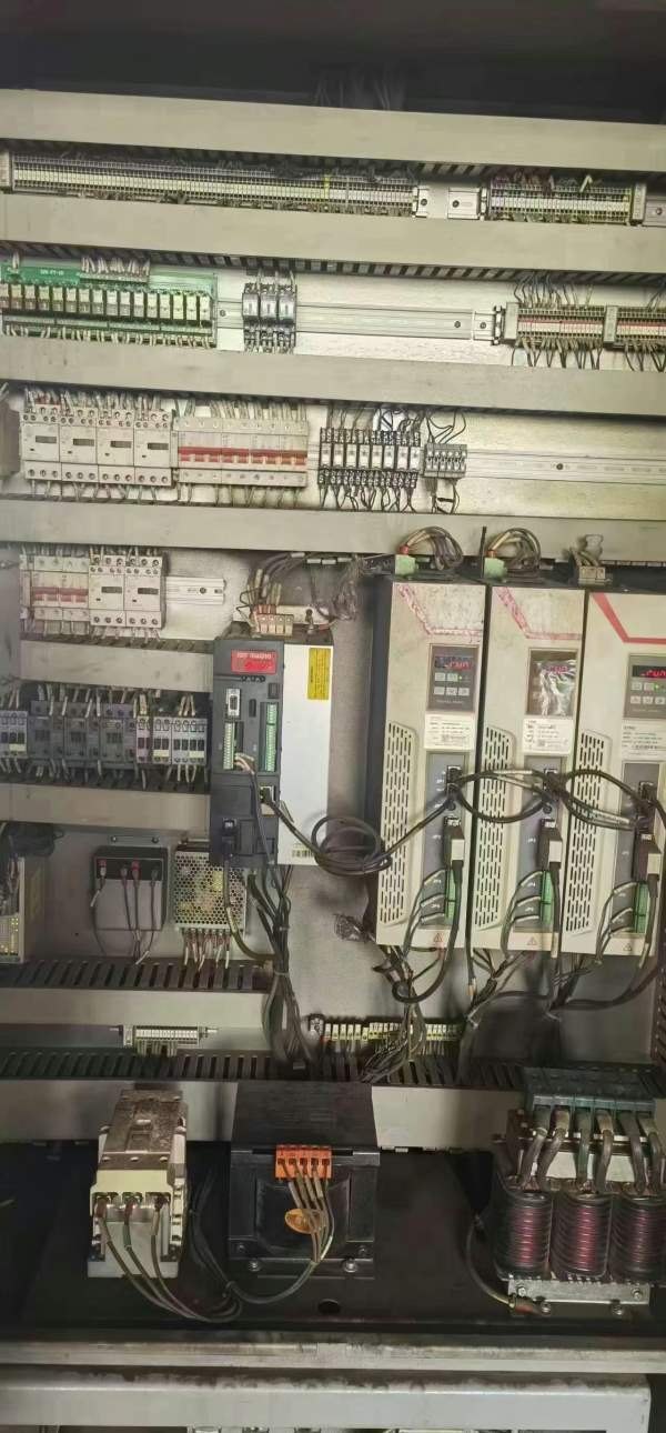 1060加工中心同款4台，骨折价处理沈阳i5加工中心。工.