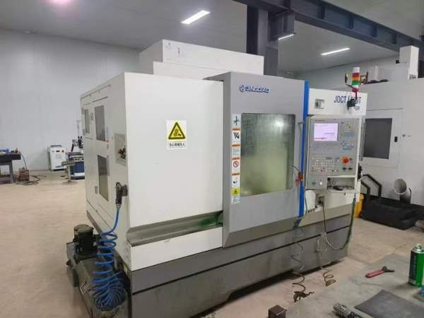 北京精雕600T，行程600x500x300，HSK a50主轴转速2000.