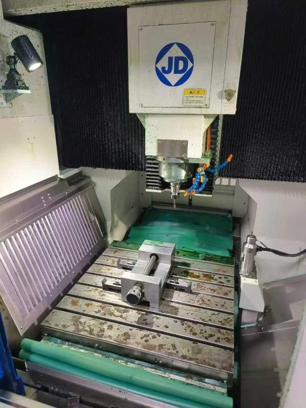 北京精雕600T，行程600x500x300，HSK a50主轴转速2000.