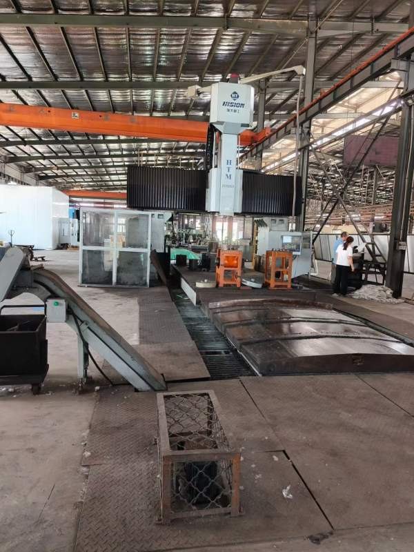 新定海天重型6米龙门，同款两台。工作台2.5米6米，门.