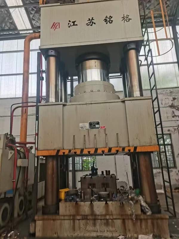精品压机1600吨已到仓库，