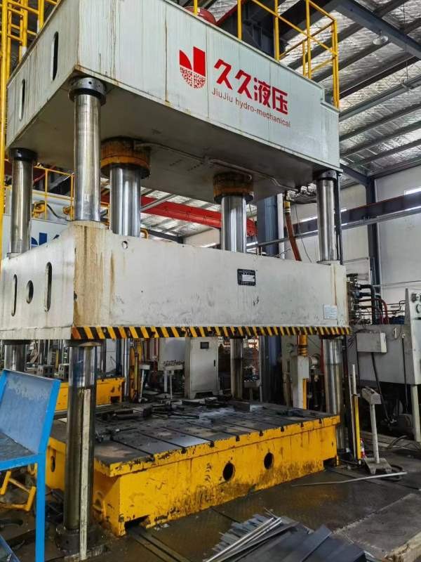 已全款拿下四台机器，安装未用315T上双缸.下单顶出2.5.