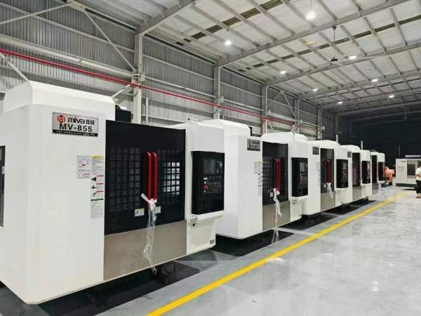品牌：米威855加工中心（同款五台）三菱M80系统，BT40.