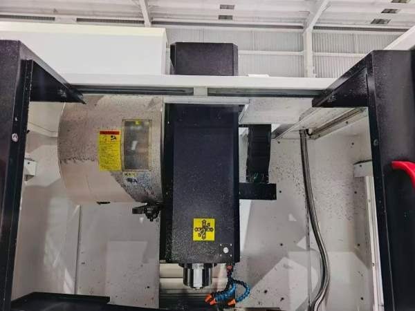 品牌：米威855加工中心（同款五台）三菱M80系统，BT40.