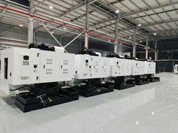 品牌：米威855加工中心（同款五台）三菱M80系统，BT40.