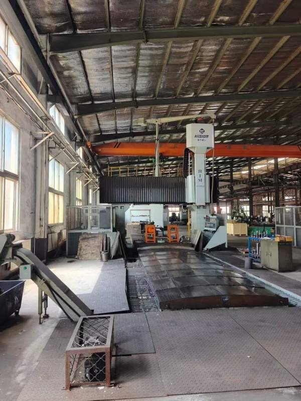 新定海天重型6米龙门，同款两台。工作台2.5米6米，门.