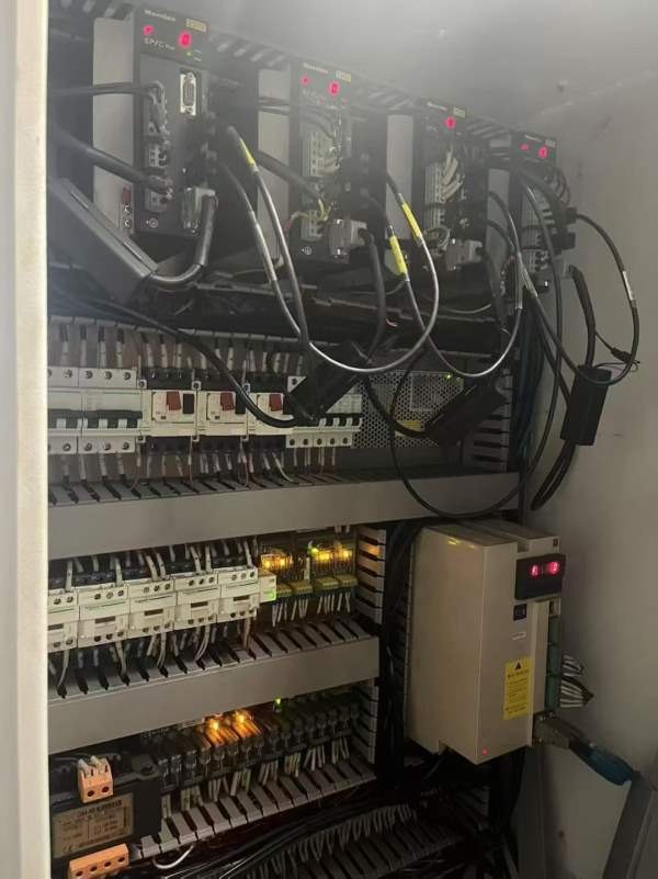 600加工中心，三线，机械臂，新代系统，几万块钱秒杀