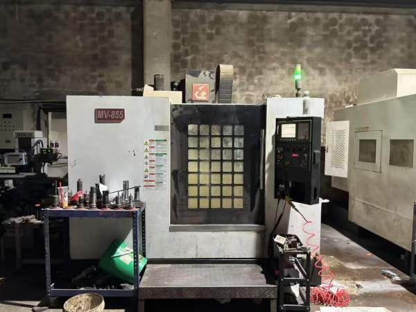正权855加工中心，发那克系统，三轴线轨，BT40主轴，1.